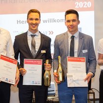 Des vainqueurs rayonnants ( de g. à dr.) : Peter Laube (5e rang), Patrick Peng (4e rang), Claudio Riccardo (1er rang) et Nathalie Erdin (2e rang).