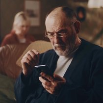Mit dem InsurHub können Privatpersonen digital Versicherungsprodukte über das Smartphone abschliessen.
