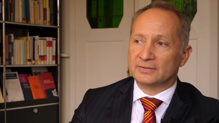 «Es gibt kein Modell ohne Nachteile beziehungsweise ohne andere Fehlanreize»: Hato Schmeiser, geschäftsführender Direktor des Instituts für Versicherungswirtschaft der Universität St. Gallen.