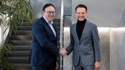 Jean-Daniel Laffely, PDG du groupe Vaudoise Assurances (à gauche) et Arno Kneubühler, PDG de Procimmo SA.