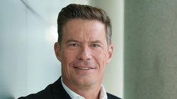 «Bei jedem kleinen Schaden wird der Scheinwerfer weggeschmissen und durch einen neuen ersetzt»: Frank Sommerfeld, Vorstandsvorsitzender der Allianz Versicherungs-AG.