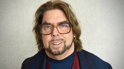 Wartet sehnsüchtig auf kundenfreundliche Innovationen bei Versicherungen dank KI-Einsatz: Nils Hafner vom Institut für Finanzdienstleistungen Zug (IFZ).