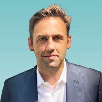 «Wir bieten eine digitale Versicherungsplattform, die unsere Partner an die Bedürfnisse ihrer Kunden anpassen können»: iptiQ-CEO Carlo Bewersdorf.