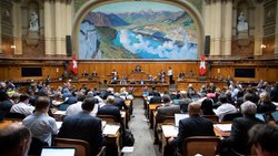 Parlamentarier debattieren im Nationalrat in Bern.