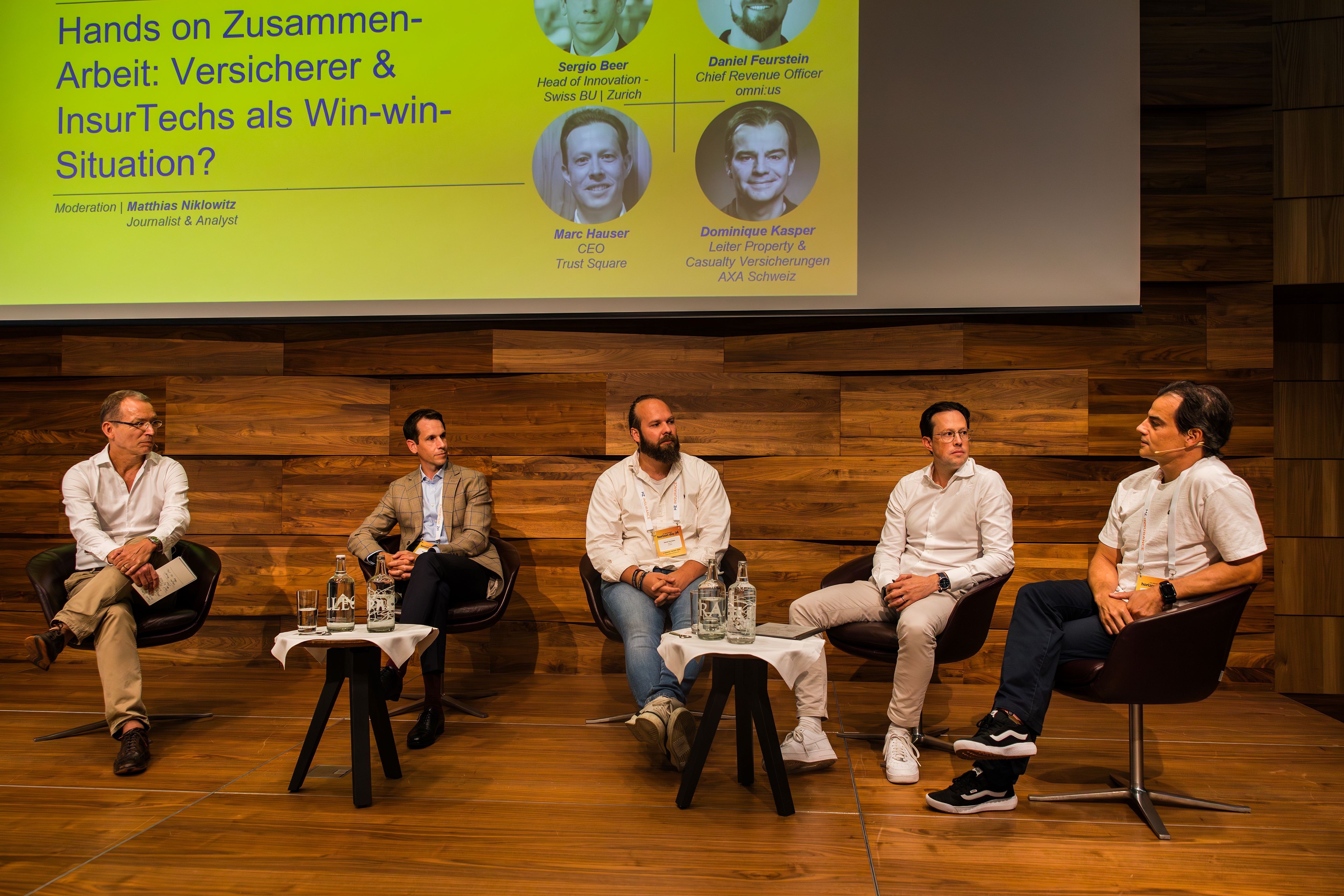 Matthias Niklowitz im Gespräch mit Sergio Beer, Daniel Feurstein, Marc Hauser und Dominique Kasper.
