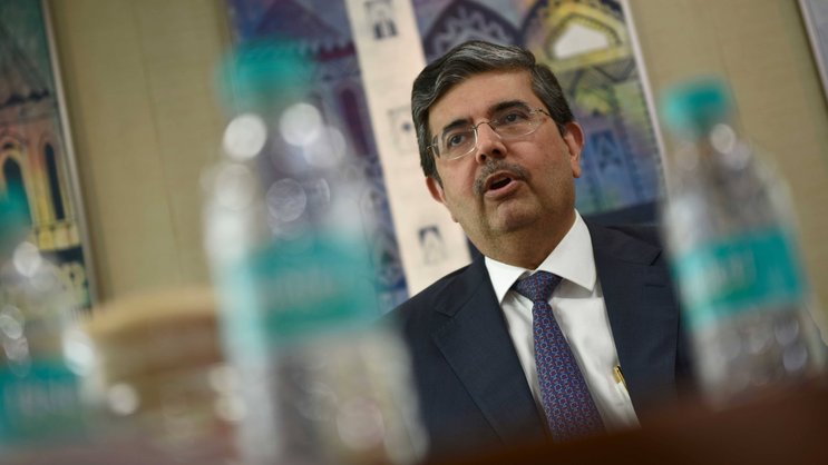 Asiens reichster Banker Uday Kotak sucht offenbar einen Investor für seinen Versicherer.