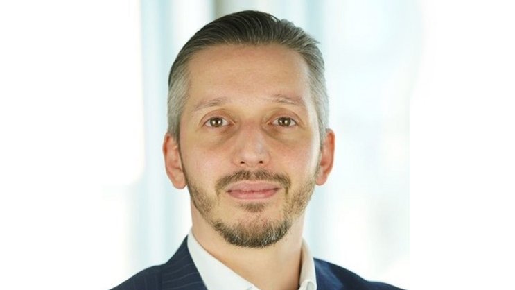 «Wir glauben, dass die Fähigkeit den Klimawandel über nachhaltige Kapital-Allokationsentscheidungen effektiv zu bewältigen, den langfristigen Unternehmenswert unserer Kunden so stark beeinflussen wird, wie kaum ein anderer Faktor», sagt Daniel Diederichs, Head Insurance Capgemini Invent Switzerland.