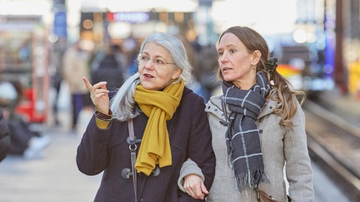 Die zuständige Kommission des Nationalrats will bei der AHV-Reform die Frauen mit an Bord holen.