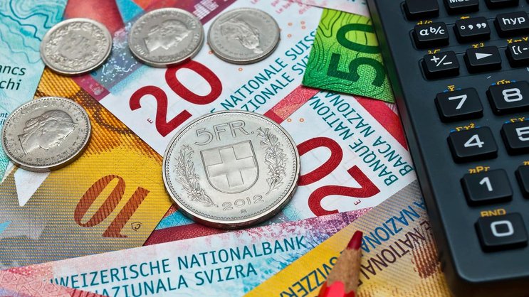 Der Nationalrat möchte, dass Kantone und Gemeinden Steuermehreinnahmen aus der 13. AHV-Rente dem Bund weiterleiten.