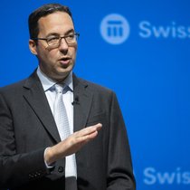 Sprach sich für schnellere Zulassungsverfahren im Bereich Klimatechnologien aus: Christian Mumenthaler, CEO Swiss Re.