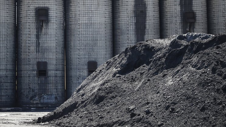 Kohleberge in Ohio: Einige US-Versicherer haben das Versicherungsgeschäft mit fossilen Brennstoffen ausgeweitet.