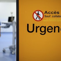 Entrée des urgences de l'hôpital «Réseau hospitalier neuchâtelois (RHNe)» sur le site de Pourtales à Neuchâtel.