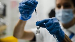 Au début de cette année, le Département fédéral de l'intérieur (DFI) avait reçu 408 demandes pour des versements après des dommages liés à la vaccination contre le Covid-19.