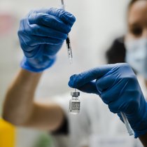 Au début de cette année, le Département fédéral de l'intérieur (DFI) avait reçu 408 demandes pour des versements après des dommages liés à la vaccination contre le Covid-19.