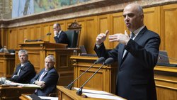 Bundesrat Alain Berset spricht während der Debatte um die BVG-Reform, während der Frühlingssession der Eidgenössischen Räte, am Dienstag, 28. Februar 2023, in Bern.
