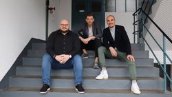 «Wir bieten KMU transparente, einfache und bedürfnisgerechte Bausteine, um die individuellen Risiken abzusichern»: Vedran Pranjic, Felix Huemer und Benedikt Andreas (v.l.) vom Insurtech Helvengo.
