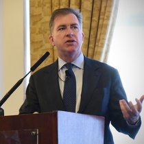 Geopolitische Risiken könnten mehr Geld in die Schweiz schwemmen: Christian Stracke, Präsident von Pimco, am Media Summit in London.