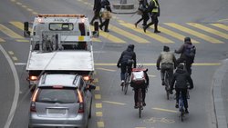 Les personnes qui se déplacent principalement en voiture sont nettement plus souvent agacées que les usagers des transports en commun.