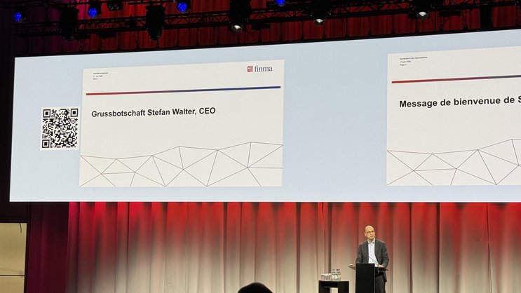 Stefan Walter, Finma-Direktor, erföffnet am 17. Juni 2026 in Bern das Symposium zur Versicherungsvermittlung.