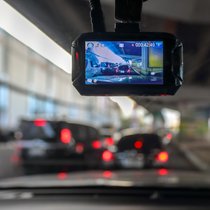 Auf YouTube sind Dashcam-Videos sehr beliebt und spektakuläre Aufnahmen von Verkehrsunfällen sorgen regelmässig für Umsatzsprünge bei den Online-Händlern.