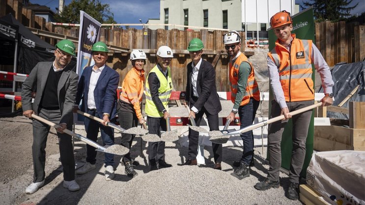 Cérémonie de pose de la première pierre de l'immeuble résidentiel situé aux numéros 2, 4 et 6 du Dohlenweg, à Zurich.