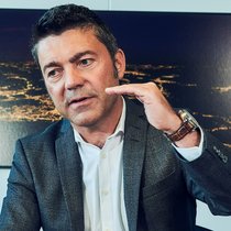 Roman Sonderegger, CEO der Helsana: «Wir haben wohl zu viele Spitäler» .