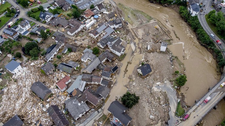 Unternehmen müssen lernen, mit den zunehmenden Naturgefahren umzugehen: Die Ortschaft Schuld an der Ahr in Rheinland-Pfalz nach dem verheerendem Hochwasser von Mitte Juli 2021.