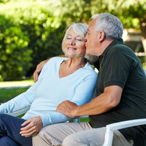 Die Partnerin oder der Partner ist im Rentenalter eine wichtige Vertrauensperson.