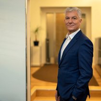 «L’organisation de la prévention des incendies est du ressort des cantons. Les assureurs privés ne sont ni des instances habilitées à délivrer des autorisations ni des organes de contrôle»: Urs Arbter, directeur de l'ASA.