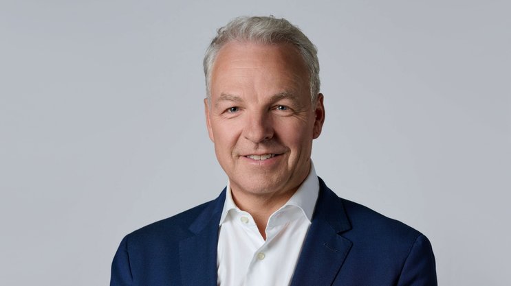 «Der 3. Beitragszahler entlastet nicht nur Arbeitnehmende und Arbeitgeber, sondern ermöglicht Millionen von Menschen in der Schweiz erhöhte finanzielle Sicherheit im Alter»: Adrian Schatzmann, CEO der AMAS.