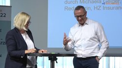 Was bringen Ökosysteme für Versicherer und wie können digitale Systeme den persönlichen Kundenkontakt ergänzen? Spannende Fragen diskutierte Pax-CEO Peter Kappeller im Interview mit Michaela Geiger, Wirtschaftsredaktorin bei HZ Insurance.