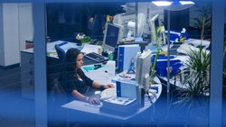 Ob Sachbearbeiterin bei der Krankenkasse, Spezialistin für IT oder Cyber Sicherheits-Architektur beim Versicherer: Die Jobsituation in der Branche ist stabil und gut. Nur die hohe Fluktuation der Mitarbeitenden macht den Arbeitgebern zu schaffen.