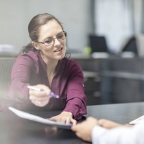 Die orchestrierte Customer Journey dreht das Prinzip um: Nicht der Kanal bestimmt den Kontakt, sondern der Kundenkontext bestimmt den Kanal. 