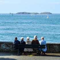 Viele Schweizerinnen und Schweizer würden gerne am Meer leben. Doch die Vorsorge will gut durchdacht sein.
