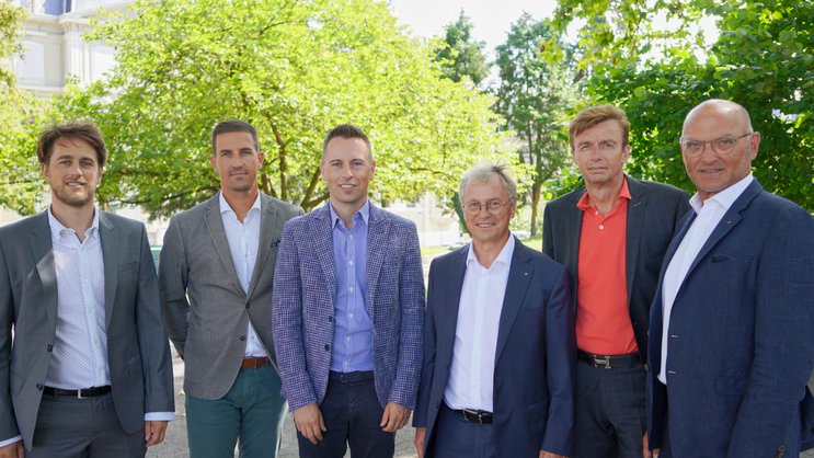 Der Zusammenschluss von IBC und Qualibroker: v.l.n.r : Samuel Wicki, Gregory Feret, Alexandre Wicki, Kurt Wicki, Jean-Maurice Cailler, Claude Kühne