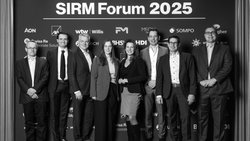 Der SIRM Vorstand am SIRM Forum 2025: Volker Trapp, Daniele Zucchi, Stefan Günther, Sabrina Hartusch, Evelyn Lämmli, Jurrit Herber, Michael De Boni, Rocco Bozzelli (v.l.n.r.).