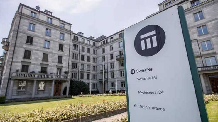 Swiss Re erwartet für 2026 in einem Spitzenszenario versicherte Schäden von bis zu 320 Milliarden Dollar.