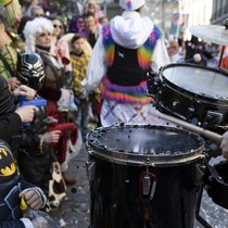 Le carnaval est bruyant – et dangereux pour l'ouïe. Les jeunes et les enfants sont particulièrement exposés, avertissent les experts.