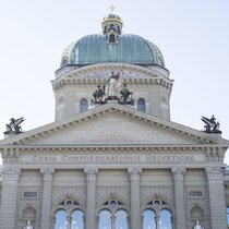 La conférence de conciliation sur la 13e rente AVS propose un financement mixte.