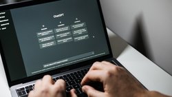 Chatbots sind nicht einfach ein neuer Kanal, sondern verändern die grundlegende Suchlogik.