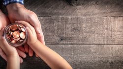 Wohlhabende Kunden können ihr Vermögen steueroptimiert in Versicherungsmäntel hüllen und so ohne grosse Wertverluste an die Nachkommen vererben.