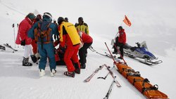 Chaque année, environ 35'000 accidents de sports d'hiver (ski et snowboard) entraînent une perte de temps de travail équivalente à environ 3300 années de travail.