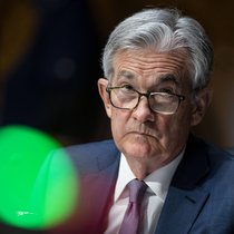 Wenn die Notenbanken auf steigende Inflationsraten zu reagieren drohen, wie aktuell die Fed (im Bild: Fed-Chef Jerome Powell), steigen die erwarteten Notenbankzinsen und die Realzinsen, und das ist schlecht für Aktien. Und dann ist es auch vorbei mit der funktionierenden Absicherung.