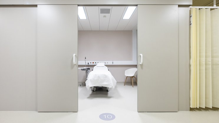 Einblick in einen Behandlungsraum im neuen ambulanten Zentrum des Stadtspitals Zürich an der Europaalle.