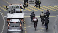Personen, die hauptsächlich im Strassenverkehr unterwegs sind, ärgern sich deutlich häufiger als ÖV-Nutzende.