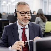 Als Kontakt des Kunden und der versicherten Personen übernimmt der Broker die zentrale Funktion der Beratung und entlastet damit die Anbieter von diesen Aufgaben.