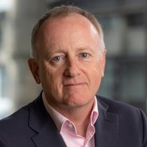 Hinterlässt bei Lloyd's grosse Fussstapfen: John Neal.