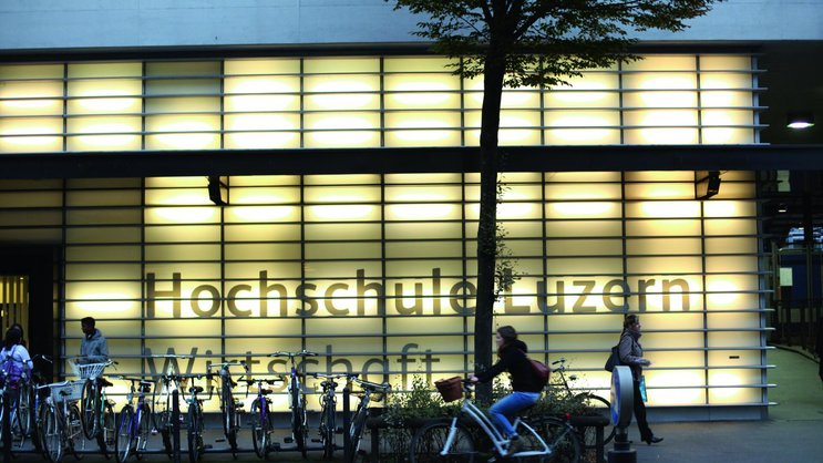 Das IFZ Insurance Summit der Hochschule Luzern liefert Einblicke in eine sich durch KI zunehmend veränderte Geschäftslandschaft bei Versicherern.