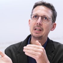 «È evidente che la gente vede nell’auto elettrica un’opportunità per tutelarsi dall’aumento dei prezzi del carburante dovuto alle tensioni geopolitiche»: Michael Hermann, direttore di Sotomo.