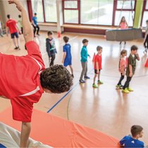 Les enfants en âge d'aller à l'école primaire se retrouvent avec leurs amis lors des «OpenSundays» pour jouer librement ou s'amuser sur des parcours de motricité.